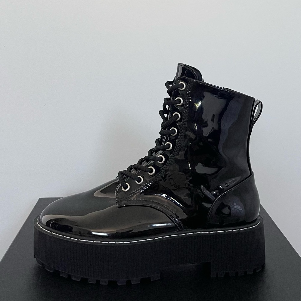 Divided Patent Womens Platform Boots Size 8